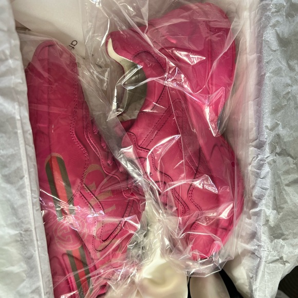 Brand new pink rhyton sneakers - Picture 10 of 10